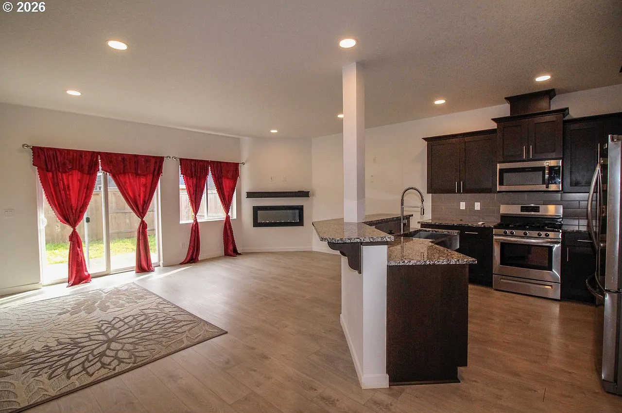 3 bed, 1548 sqft, $2,600 — Photo 3
