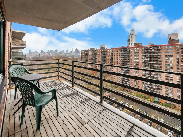 392 Central Park West image 11 of 14