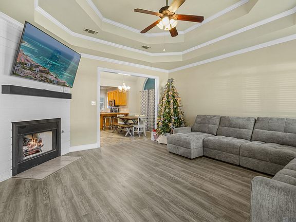 3rd image of 8114 Versailles Dr