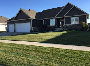 1092 Pga Dr, Le Mars, IA 51031