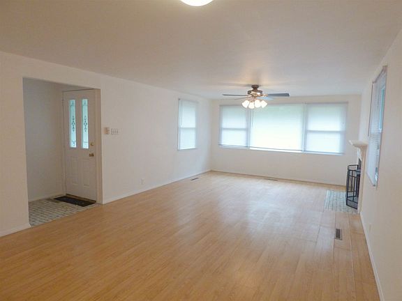 4th image of 2925 Southridge Dr