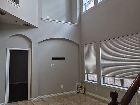 3rd image of 1948 Lantana Ln