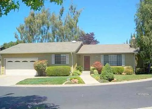 4246 Beverly Pl photo 1