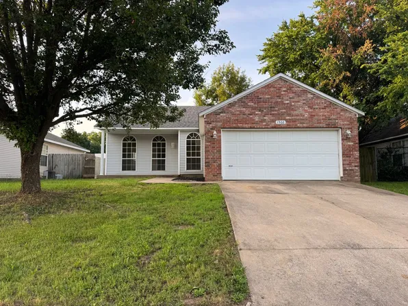 1502 Crescent St, Bentonville, AR 72712