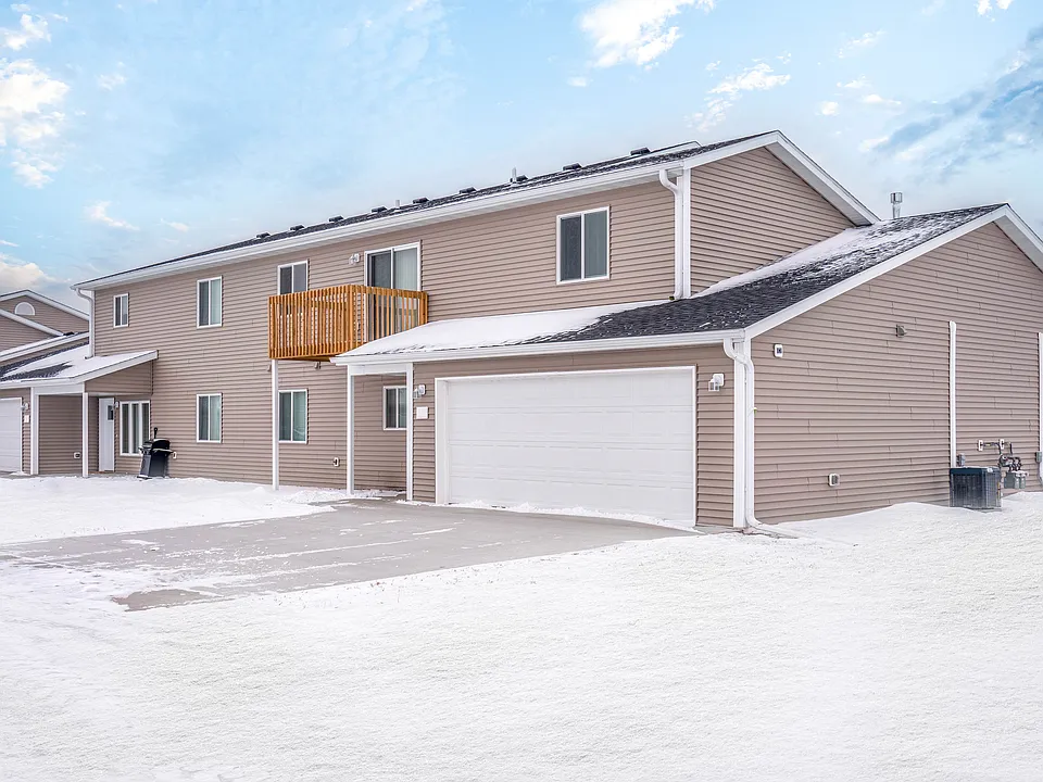 1512 Aspen Dr NE