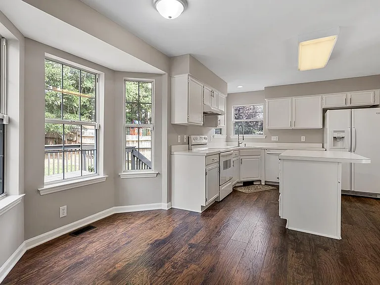 209 Trailview Dr — Photo 4