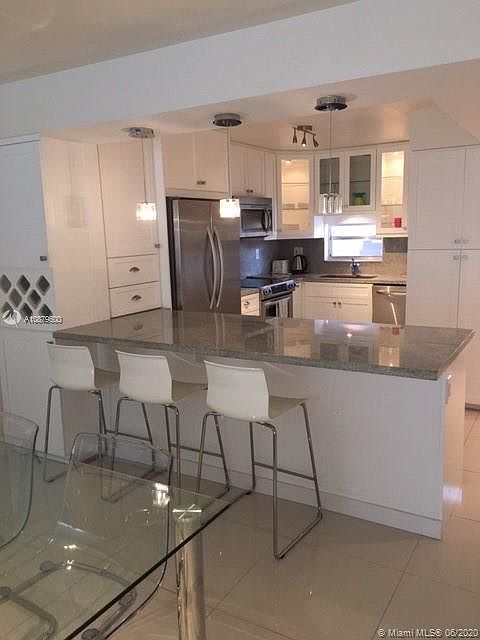 Home For Sale In Hollybrook