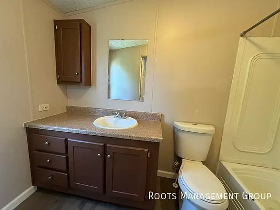 5th image of 1500 W 27th St #8