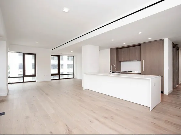 200 East 21st Street image 1 of 9