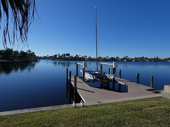 3rd image of 534 Cape Coral Pkwy W