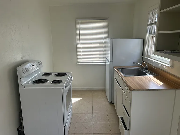 1340 N Linden Ave #9 — Photo 4