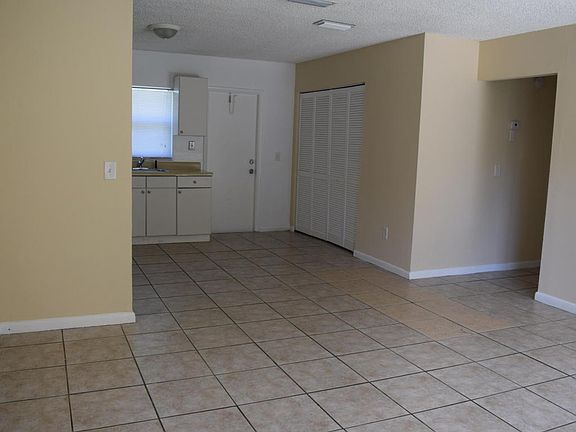 3rd image of 4823 Serafica Dr