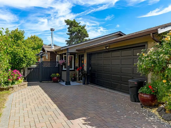 9960 Swiftsure Pl, Sidney, BC V8L 4E4