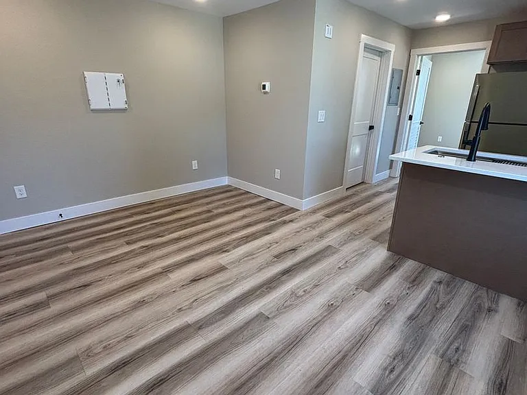 106 E Sycamore St — Photo 10