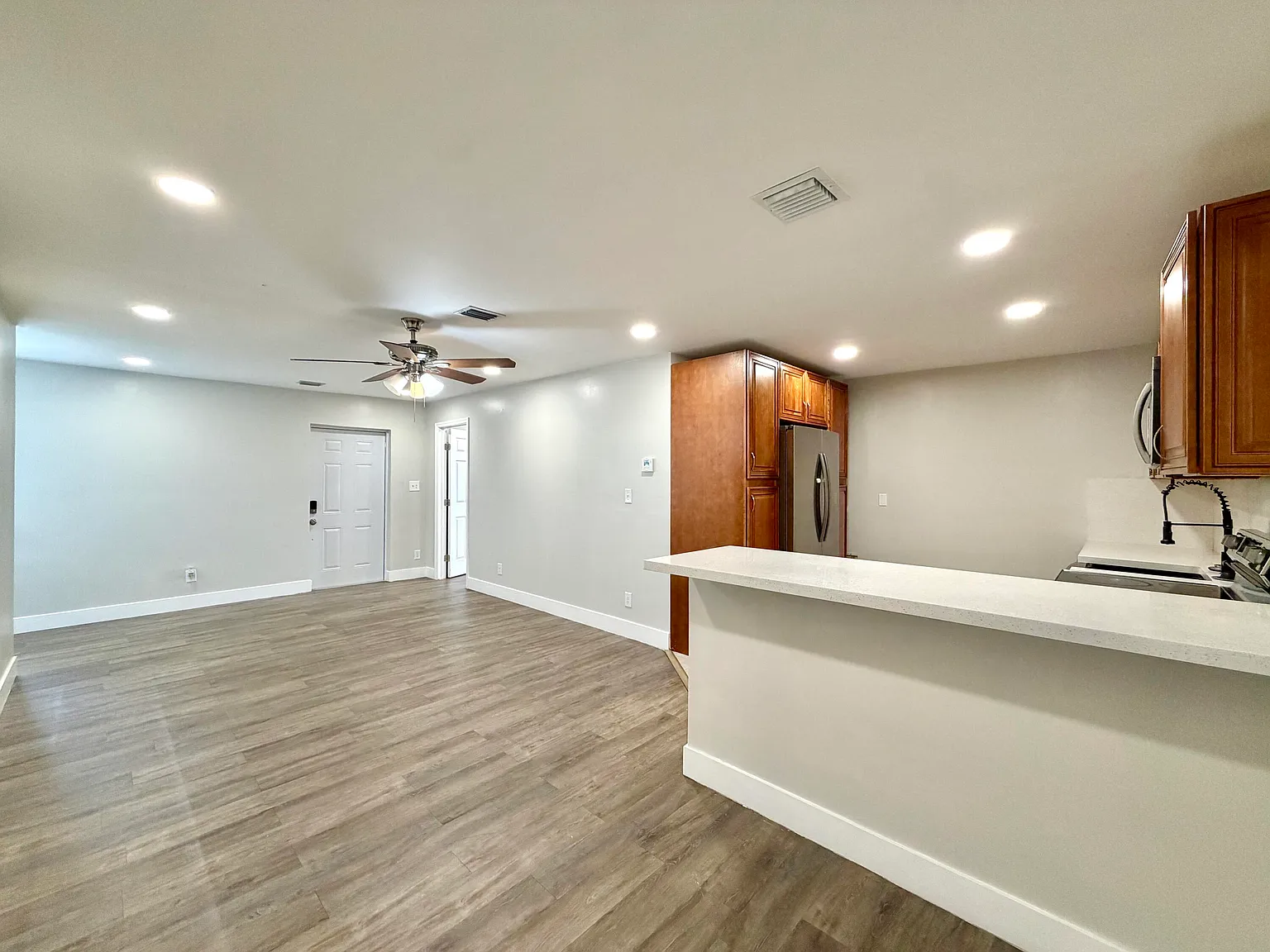 2 bed, 2.0 bath, 1116 sqft, $2,400 — Photo 2