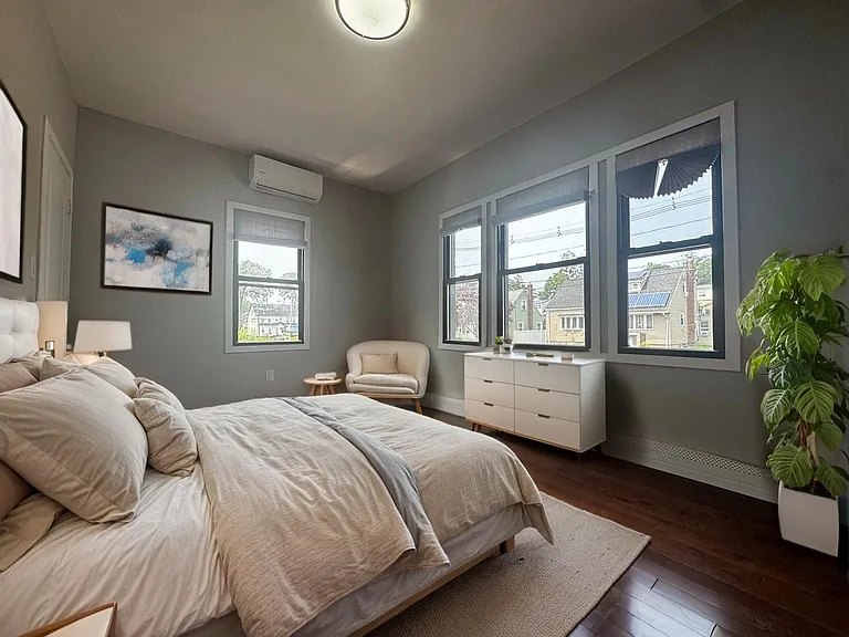 111 Hawthorne St #1 — Photo 10