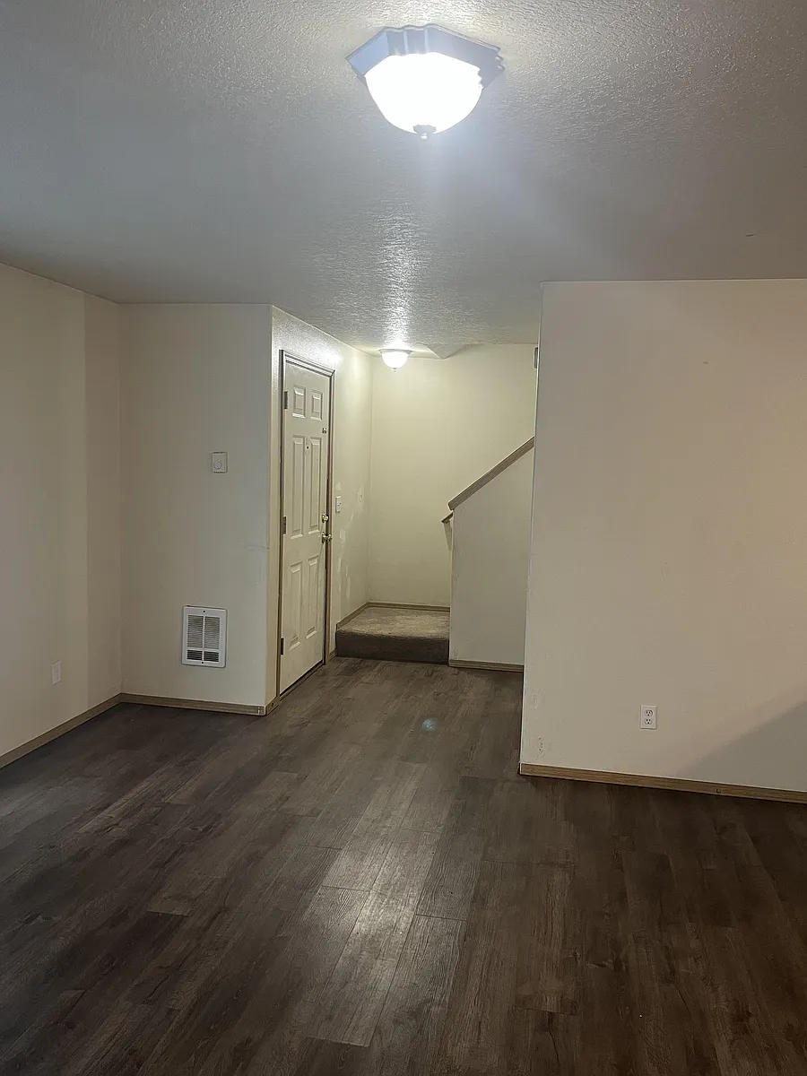 Building Photo - 11833 SE Powell Blvd #A