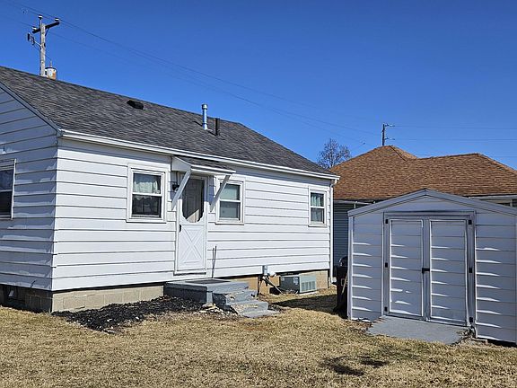 3rd image of 1002 E Eureka St