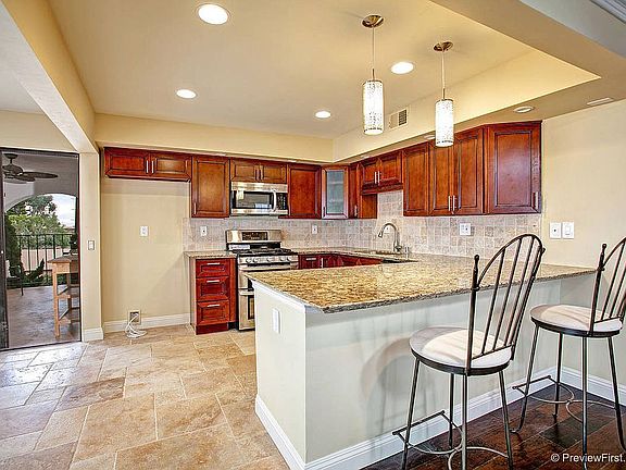 5th image of 703 Agate St APT 3