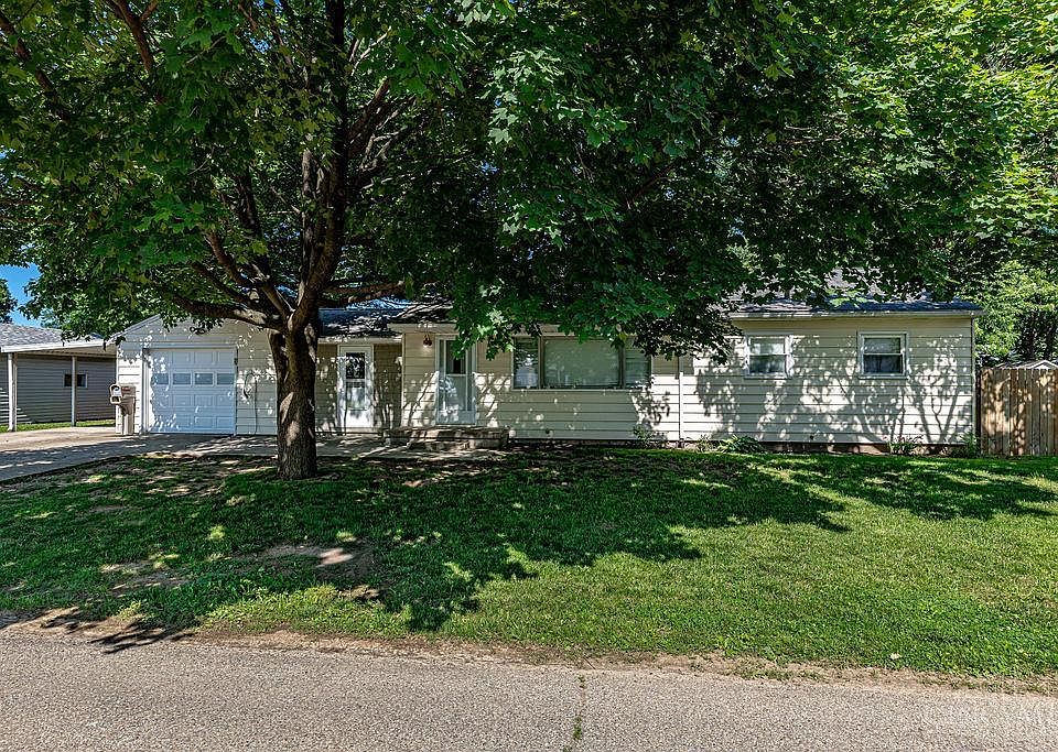 1st image of 208 Douglas Ave