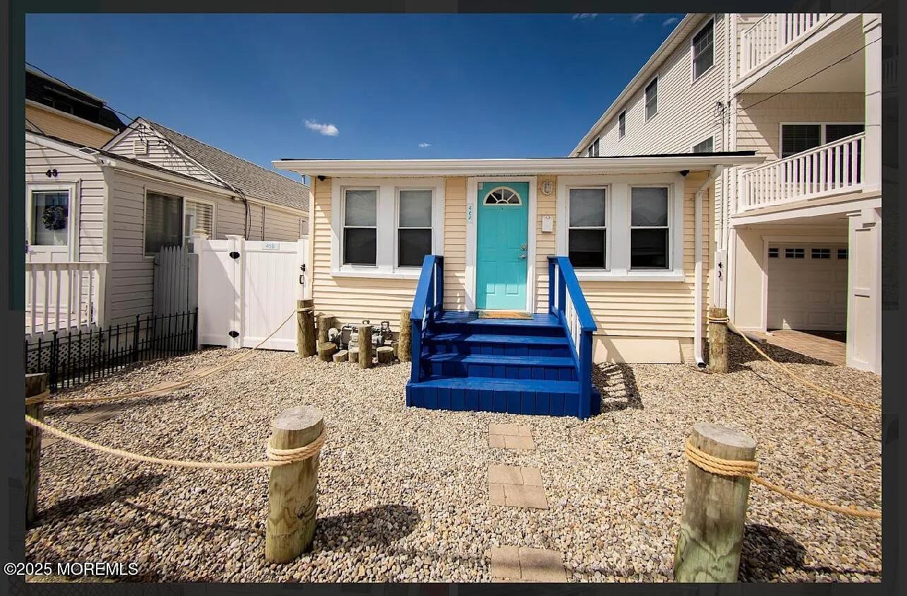 3 bed, 700 sqft, $2,000 — Photo 1