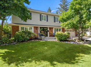 1221 N Loomis St, Naperville, IL 60563