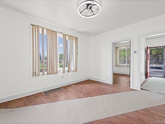 4th image of 12826 Bloom St