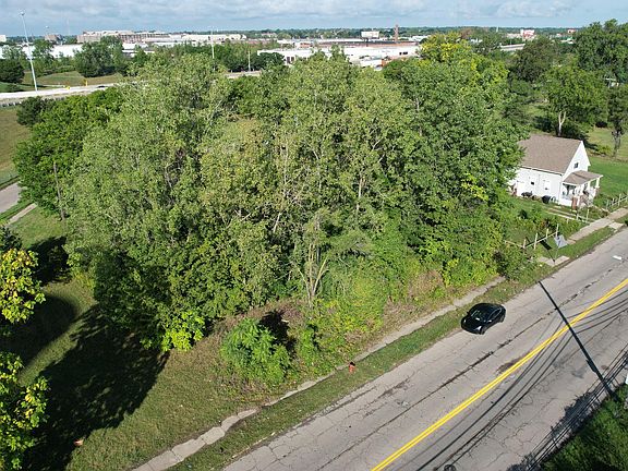 2nd image of 13463 Dequindre St