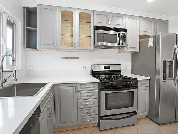 3rd image of 2420 W Sunset Blvd #4