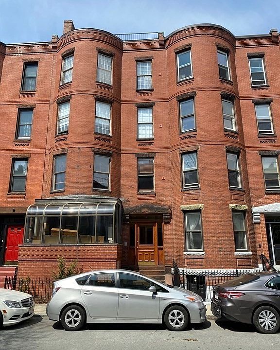 1st image of 21 Symphony Rd APT 1B