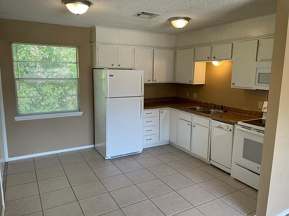 2nd image of 624 Archer Ct