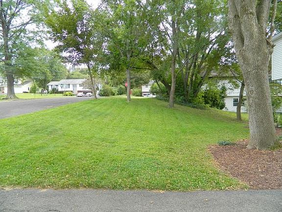 4th image of 18 Brown Ln