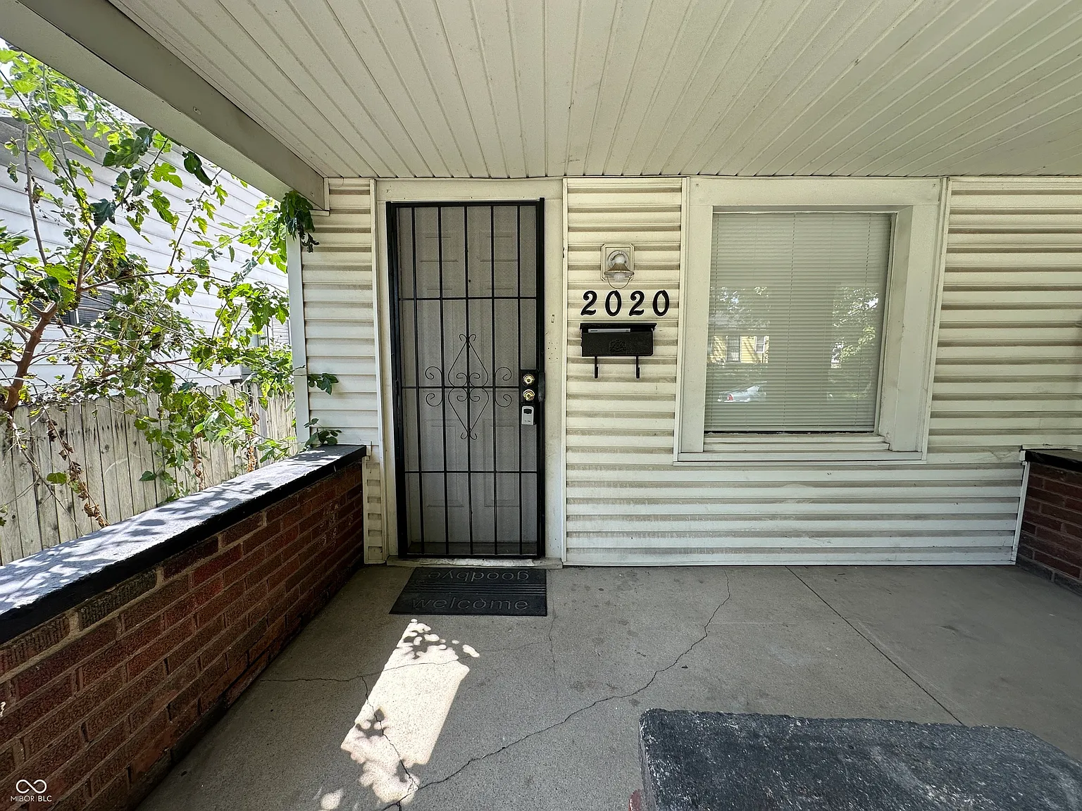2 bed, 1.0 bath, 1750 sqft, $949 — Photo 3