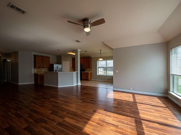 5th image of 4420 Chris Dr