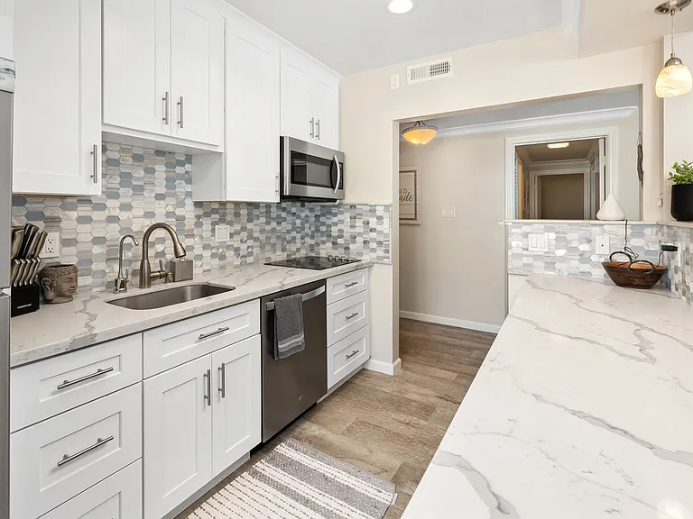 220 Coast Blvd #D — Photo 25