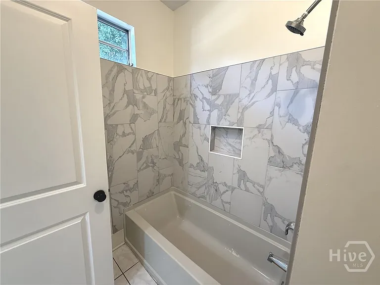 218 W Anderson St #UPPER — Photo 46