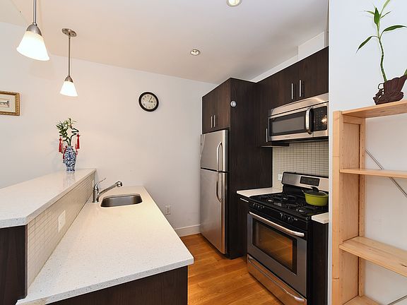 5th image of 14021-1A 32nd Ave