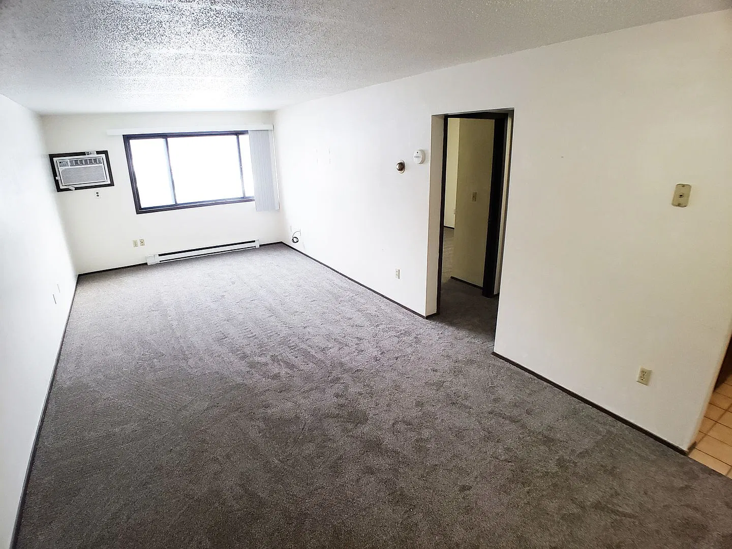 1 Bedroom Apartment in Lonsdale Main Level — Photo 1
