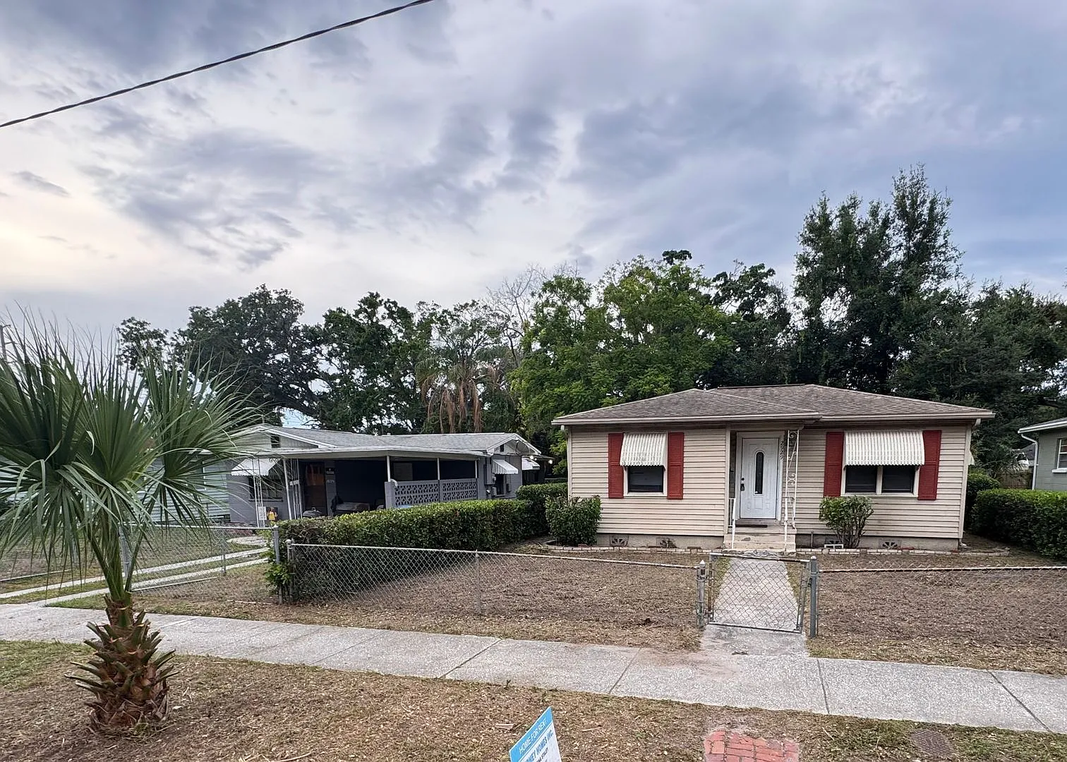 Three Bedroom One Bathroom Cottage in Palmetto Park, St. Petersburg — Photo 2