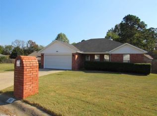 11 Peach Tree Pl, Little Rock, AR 72204