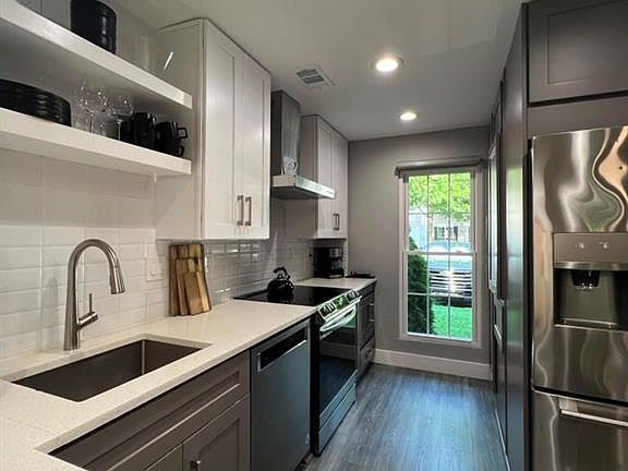 4th image of 408 Wedgewood Way