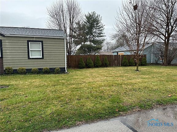 3rd image of 420 Venice Dr