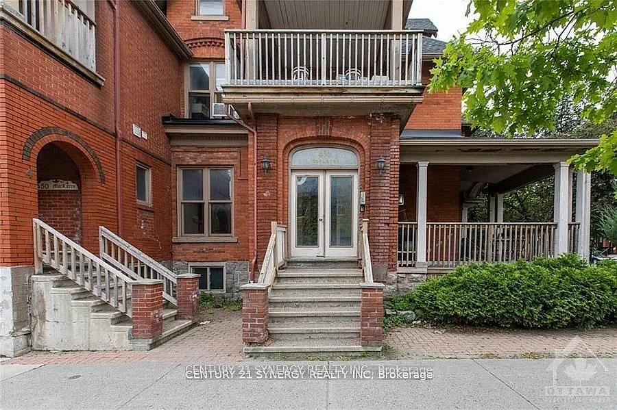 450 Maclaren St #11