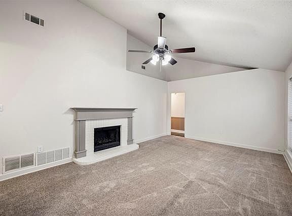5th image of 1402 Ivy Creek Dr