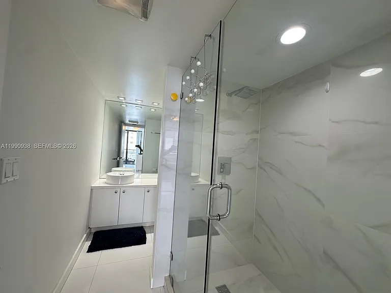 2555 Collins Ave #1114 — Photo 11