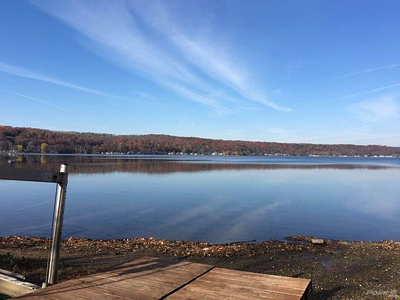 Beautiful Long View of Lak