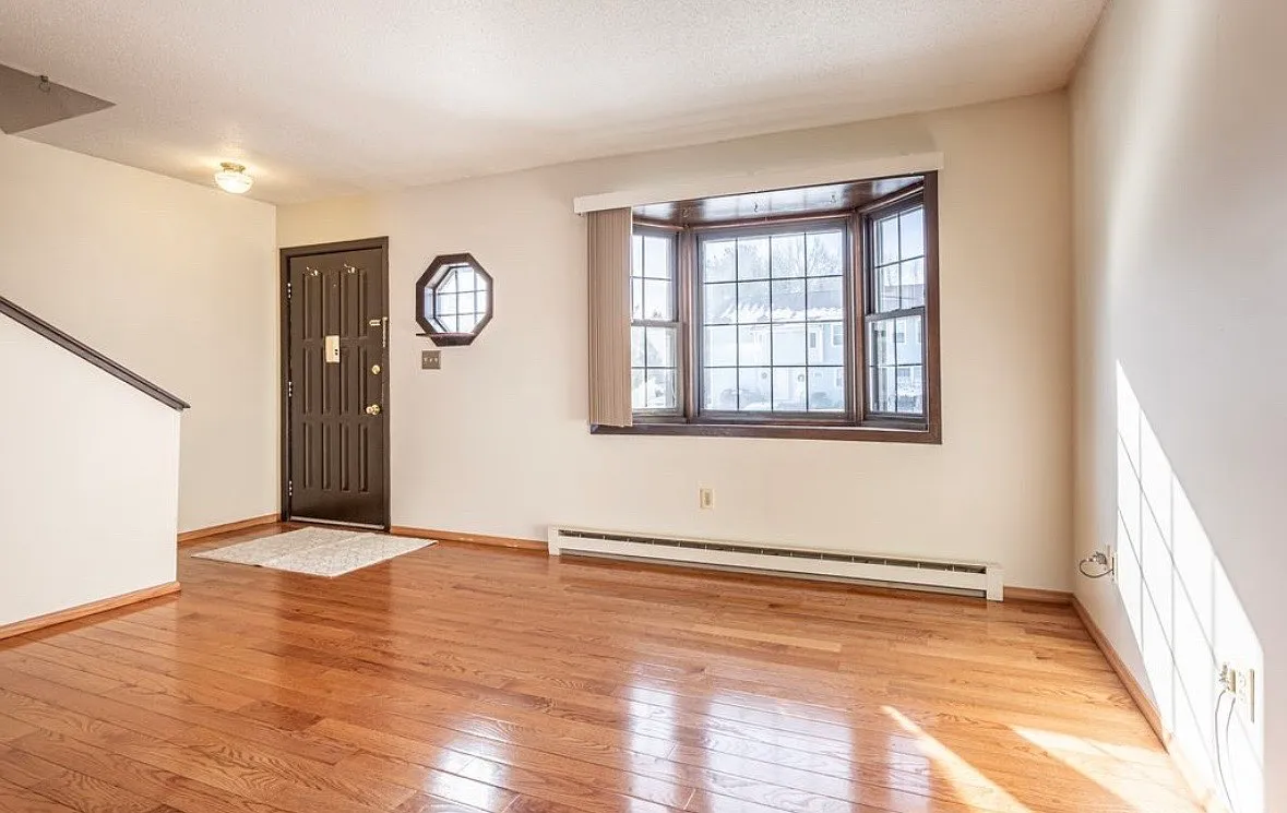 1 bed, 1.5 bath, 1100 sqft, $1,700 — Photo 2