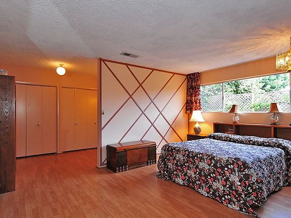 4th image of 85 Maxine Dr