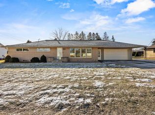 413 Birchwood Dr, Francis Creek, WI 54214