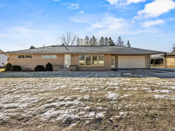 413 Birchwood Dr, Francis Creek, WI 54214